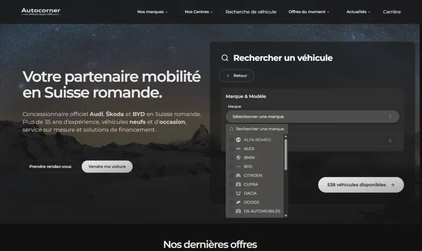 Le moteur de recherche d’Autocorner avec le sélecteur de marque ouvert, qui liste toutes les marques disponibles avec un champ de recherche et des cases à cocher.